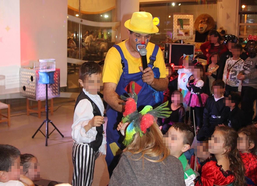 Kids birthday party magic show with mr clown at Play4All in Paralimni